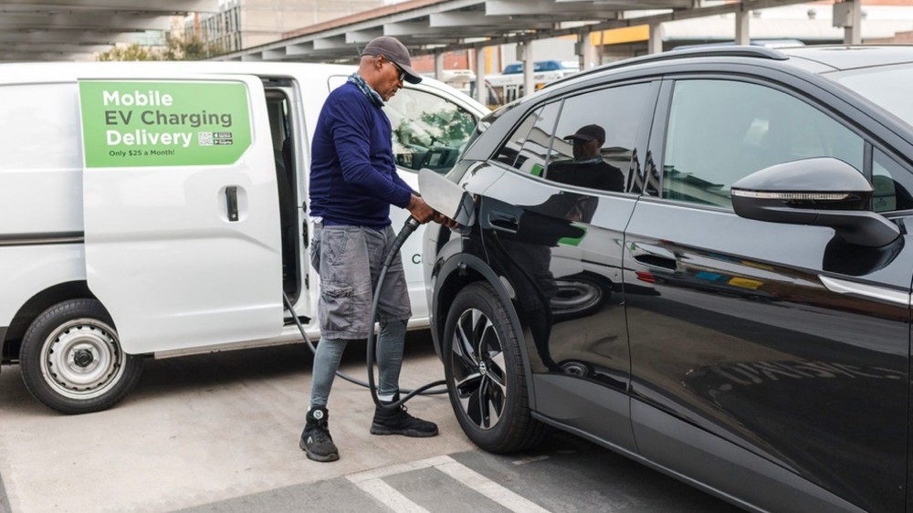 EV roadside assistance and mobile charging